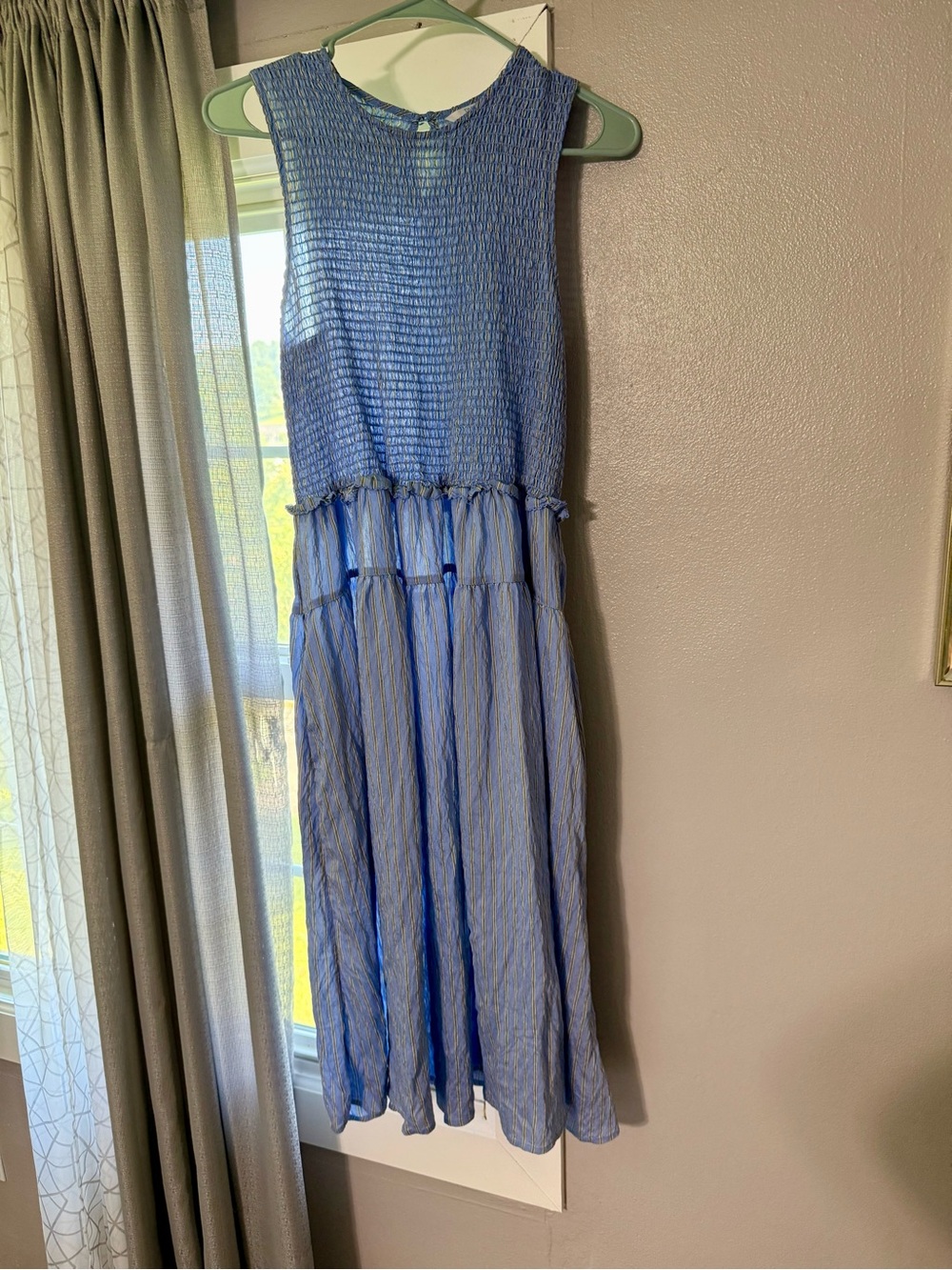 Sleeveless Blue Smocked Midi Dress with pockets